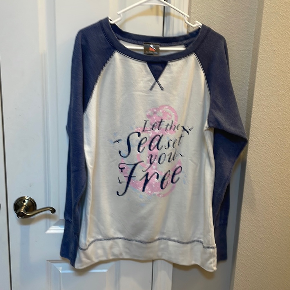 Queen Mary Sweat Shirt. Size large.